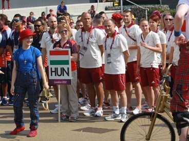 Felvonták a magyar zászlót az Olimpiai Faluban