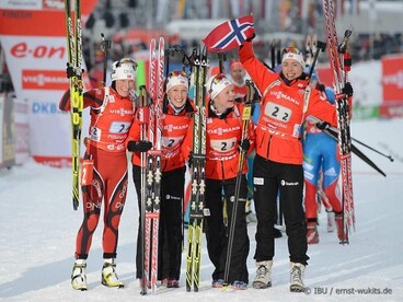 Norvég fölény a váltó versenyeken