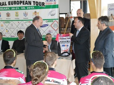 Kerékpár: A Central European Tour sajtótájékoztatóján elismerésben részesült Farkas Tibor