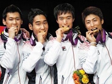 A dél-koreaiak olimpiai bajnokokkal érkeztek elsőként a vb-re