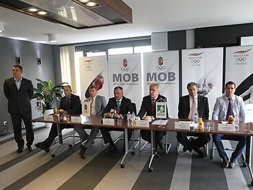 Középpontban a MOB-Béres Gyógyszergyár szerződésének aláírása, Szocsi és a kiemelt edzői program