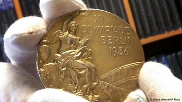 Közel 230 ezer dollárnál jár  Jesse Owens 1936-os berlini aranyérmének licitje