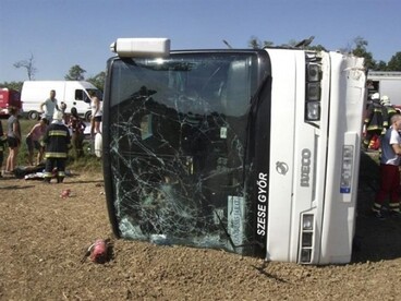 Busztragédia: elkészült a vádirat a győriek balesetéről