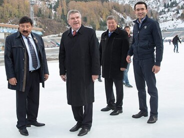 Thomas Bach a téli olimpiára pályázó Almatiba látogatott