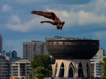 A vizes sportok „akrobatái” először versenyeznek Magyarországon