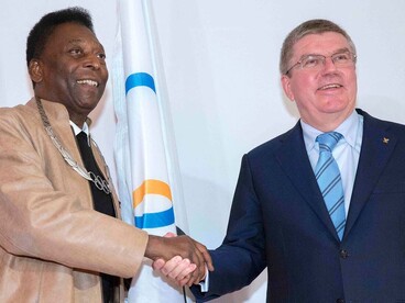 Pelé Thomas Bachtól vette át az Olimpiai Rendet