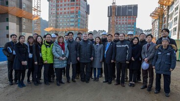 Pjongcsang 2018: Thomas Bach az olimpiai faluban vizitált