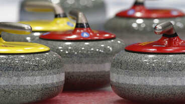 Csütörtökön bemutatkozik a curling vegyespáros, edzenek a férfi alpesi sízők