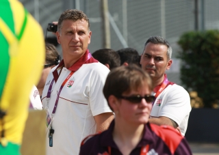 Zászlófelvonás az olimpiai faluban 2012