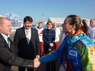 Simicskó Istvánt köszönti Jelena Iszinbajeva