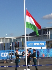 Felvonták a A Magyar Csapat zászlóját az olimpiai faluban
