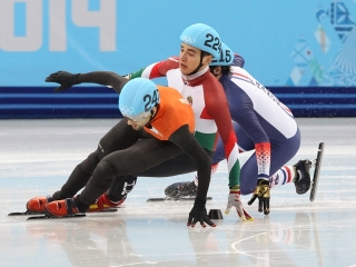 Rövidpályás szendvics a holland Niels Kerstholt és a francia Thibaut Fauconnet között Liu Shaolin Sándor