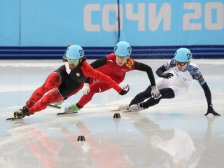 Az 1500m fináléban a későbbi három dobogos Charles Hamelin (kanadai), Han Tianyu (kínai) Victor An (orosz)