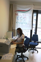 Ali Csilla a csapatirodán