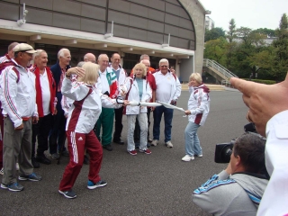 Olimpiai érmeseink a Waseda csarnok előtt