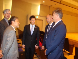 Szabó Bence és dr. Nagy Zsigmond a Tokyo College of Music rektorával, docensével és a fiatal tehetséges zongoraművésszel Kaneko Mijüdzsi Attila-val (Kaneko Miyuki)