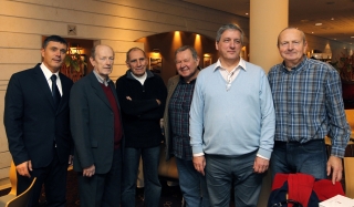 Balról: Siklós Erik (főszerkesztő) és szerzőtársai, Novotny Zoltán, Radnóti László, Földy Attila, Deák-Horváth Péter, Török László