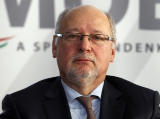 Bienerth Gusztáv, jogász, közgazdász, gazdasági szakember  és sportdiplomata