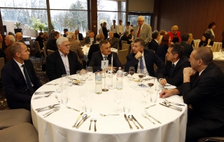 MOB elnöki asztal, balról: dr. Nagy Zsigmond, dr. Bodnár András, Borkai Zsolt, Szabó Bence, dr. Nébald György, dr. Tóth Miklós