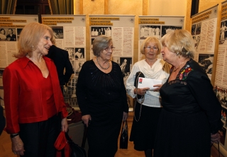 Sákovicsné Dömölky Lidia, Juhász Katalin, Rejtő Ildikó (a jobb szélen)