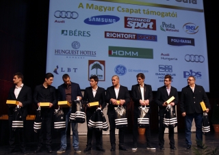 A csapatok versenyét az U18-as világbajnok férfi vízilabdacsapat nyerte