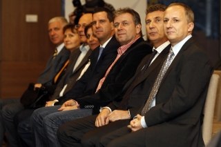 Bruckner Gábor, Szabó Bence és Fábián László, valamint a MOB vezető munkatársai