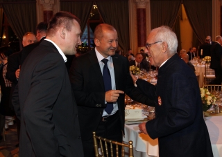 Szujó Zoltán, a Telesport főszerkesztője, Simicskó István és dr. Kamuti Jenő