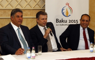 Sajtótájékoztató a Vigadóban: balról: Azad Rahimov, a bakui Európa Játékok szervezőbizottságának alelnöke, Fábián László, a magyar csapat vezetője és Vilajat Gulijev Azerbajdzsán magyarországi nagykövete 