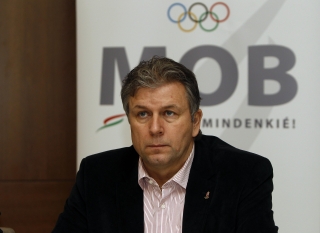 Fábián László, a MOB sportigazgatója, a magyar csapat bakui vezetője
