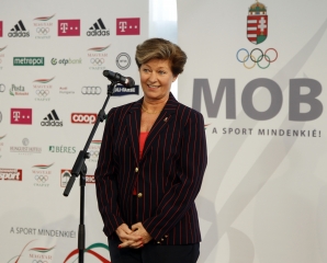 Regőczy Krisztina olimpiai ezüstérmes jégtáncos, a MOB elnökségének tagja, a MOB Nők a Sportban Bizottságának elnöke köszöntőt mond