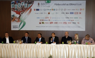 Gyárfás Tamás úszóelnök, ezúttal az Olimpiai Védnöki Testület képviseletében