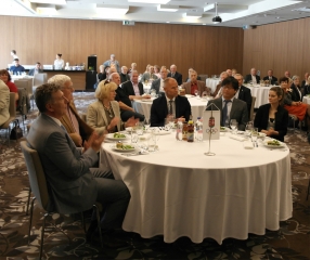 Szabó Bence, dr. Bodnár András, Makray Katalin, dr. Nagy Zsigmond, a japán követség munkatársai