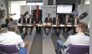 Fábián László, a MOB sportigazgatója köszönti a résztvevőket