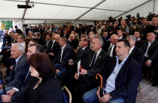 Népes tömeg gyűlt össze az ünnepi alkalomból