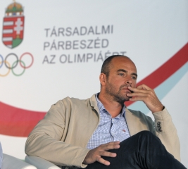 Benedek Tibor, olimpiai, világ- és Európa-bajnok vízilabdázó, a magyar férfi vízilabda-válogatott<br />
szövetségi kapitánya
