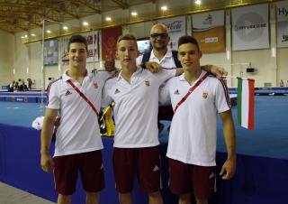 A magyar fiú tornász csapat: (balról) Csorvási Soma, Boncsér Krisztián, Kiss Balázs, hátul az edző Kerekes Zsombor