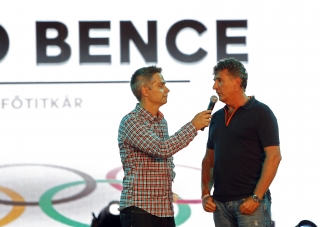 Szabó Bence MOB-főtitkár (jobbra)