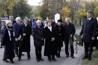 Csanádi Árpád felesége is eljött (első sor b2)...