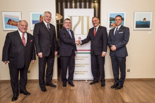 A Liszt Ferenc tér kormány várójában: Aján Tamás, Schmitt Pál, Thomas Bach, Borkai Zsolt, Fürjes Balázs