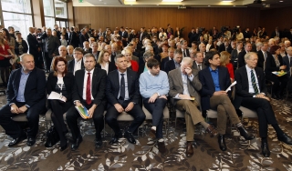 Teltház a MOB közgyűlésén
