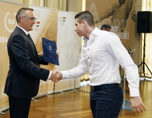 Göbölyös Gábor, az MTI szerkesztő-sportújságírója, Oklevéldíjas