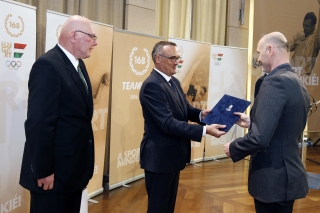 Kálnoki Kis Attila, a hír24 sportrovat-vezetője, Oklevéldíjas