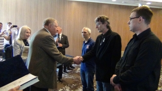 Gelei József gratulál a győztes Nagy Barnabásnak