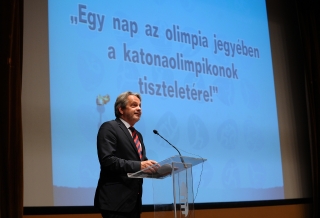 Vargha Tamás, a Honvédelmi Minisztérium parlamenti államtitkára