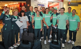 Az utazó csapat egy része a tornászok és az EÜ csapat tagjai