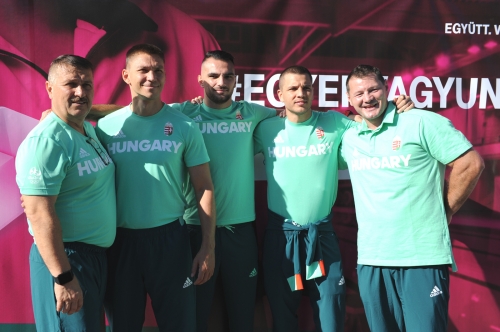 Ökölvívók:(balról) Kovács László, ifj. Balzsay Károly, Harcsa Zoltán, Bacskai Balázs, Erdei Zsolt
