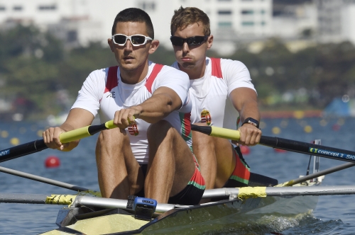 Juhász Adrián, Simon Béla