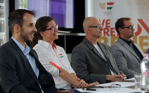Mindenki gratulált a győzteseknek