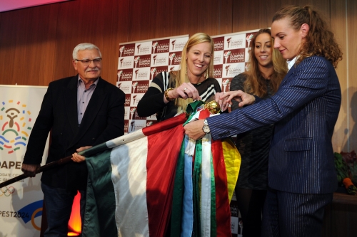 A riói szalag az olimpikonok zászlóján