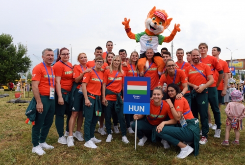 A magyar csapat köszöntése az atléta faluban faültetéssel (2019.06.20.)